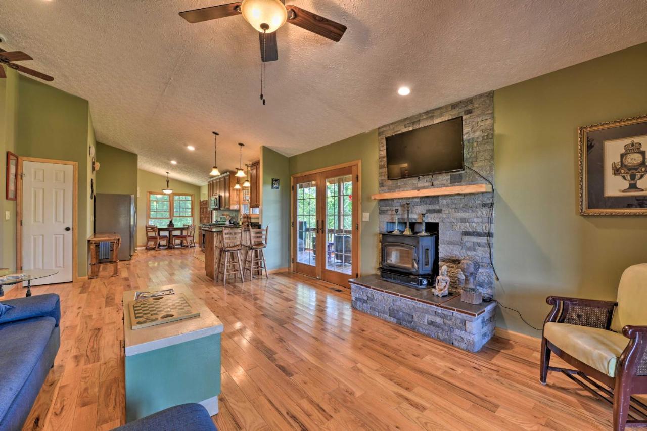 הוילה Charming Galax Retreat With Wraparound Deck! מראה חיצוני תמונה